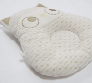 赤ちゃんの枕はいつから必要　タオルで手作り枕の作り方　赤ちゃん用ドーナツ型枕